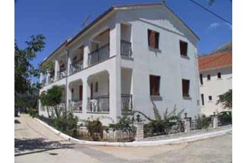 Pensiune familială Agia Efimia 2